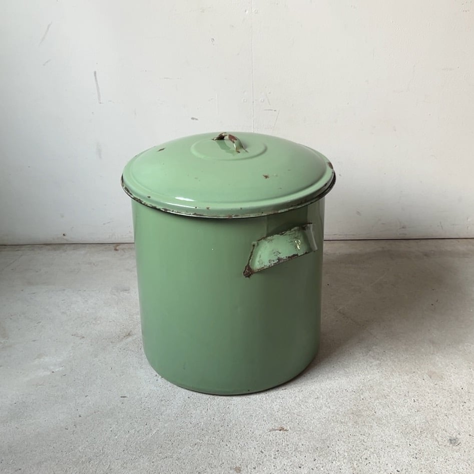 古いホーロー蓋付きキャニスター 大き目サイズ セージグリーン