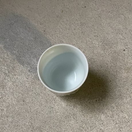深川製 六花亭の湯呑と紙袋2点(大小) 坂本直行 さかもと なおゆき 画家 作  ミズバショウ 花の絵  深川製磁 富士流水のマーク  オールド深川 北海道名菓