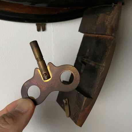 meiji   明治時計社  made in NAGOYA  ジャパンヴィンテージ  トーマス型ゼンマイ時計 振り子時計 ボンボン時計 古時計 壁掛け 大きめ学校時計 黒時計 良フォント  実働品