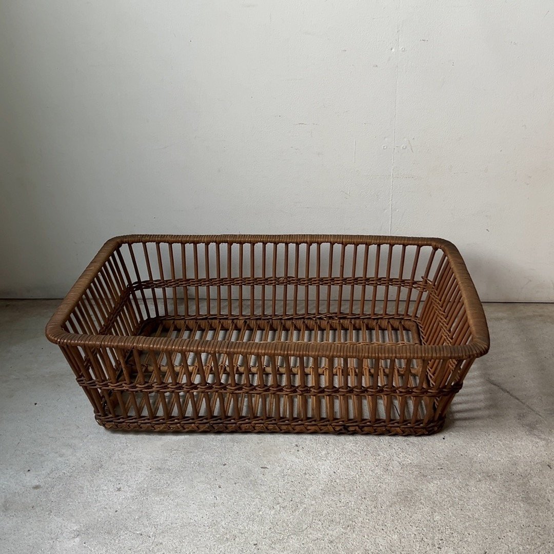 NY/アンティーク籐編・大型衣裳ケース 古い籐編みの脱衣籠 日本製 昭和民具 透け感のあるシンプルなデザイン