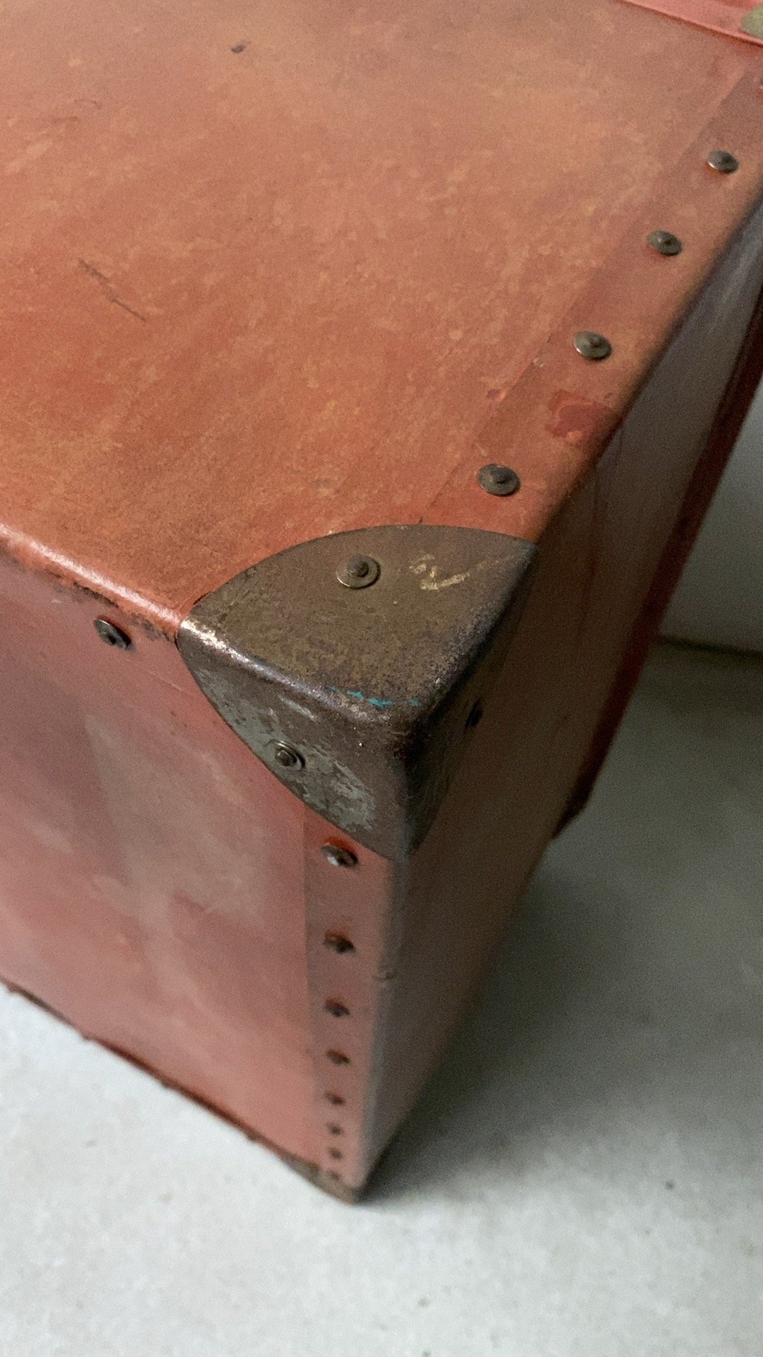 昭和期の古いボテバコ (ボテ箱) 運搬箱 ブリックカラー 無地 昭和期の古いボテバコ (ボテ箱) 運搬箱 ブリックカラー 無地