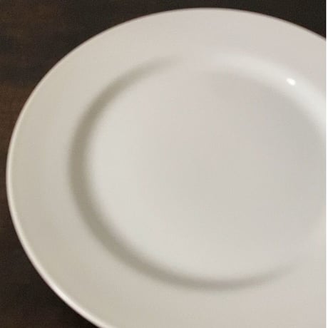 旧家の物置に長年眠っていた古い白いお皿23cm  4枚セット  洋食皿  平皿  ヴィンテージプレート 未使用品レベル