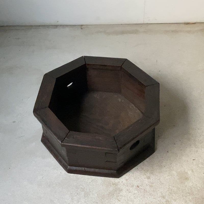 八角形 金属製 火鉢 浮彫りデザイン 昭和レトロ 2025年最新】八角火鉢の