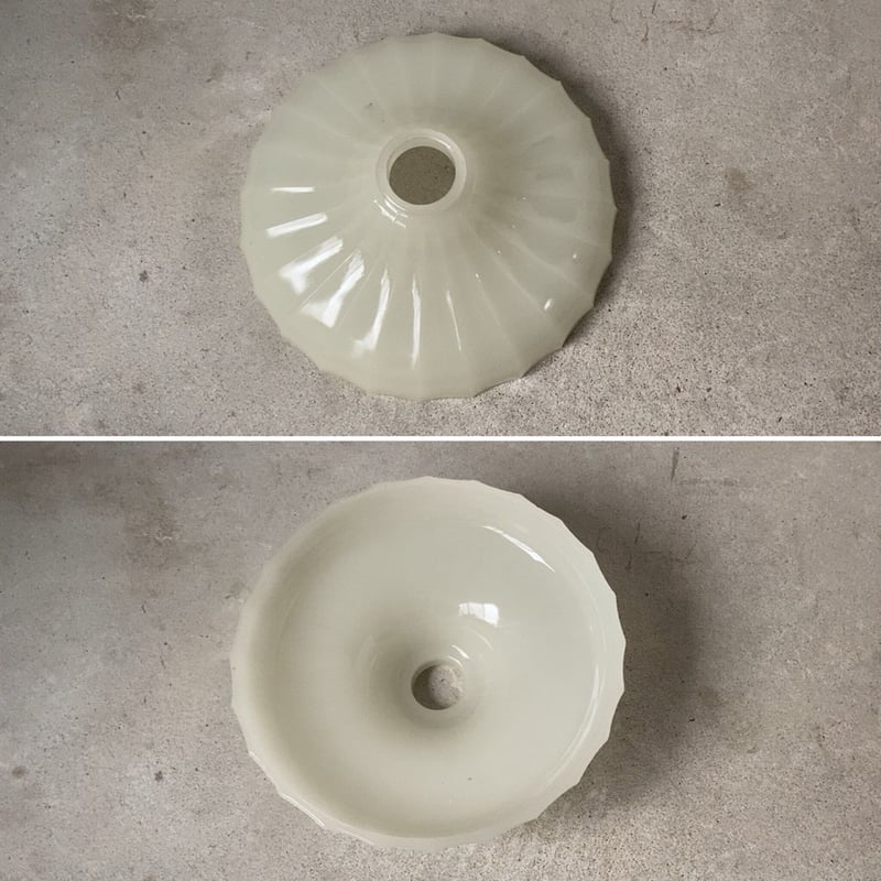 大正〜昭和期 古い電笠(ランプシェード) 練乳色の肉厚ガラス お