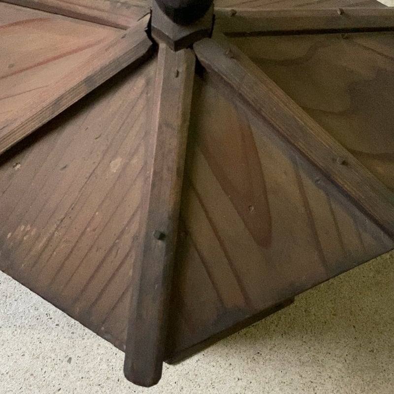 古い木製の小屋 六角御堂 ミニお堂 仏像庫 明治 大正 古木工品 楔 古