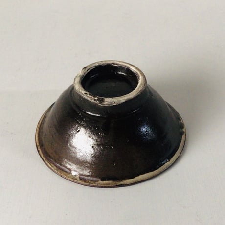 古いやちむん 5寸ワンブー (茶碗・中鉢)　内 紺茶 点打  民藝 沖縄 焼物 うつわ 器　好配色 美品