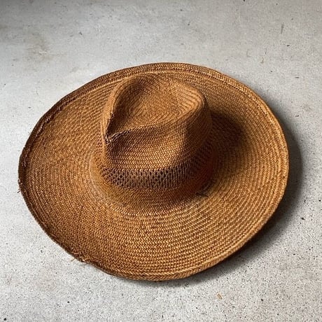 昭和期の古い麦わら帽子 中折れデザイン 顎紐付 農作業 ガーデニング  日除  ナチュラル 編み帽子 ハット サイズ約57-58cm 頂点ダメージ有