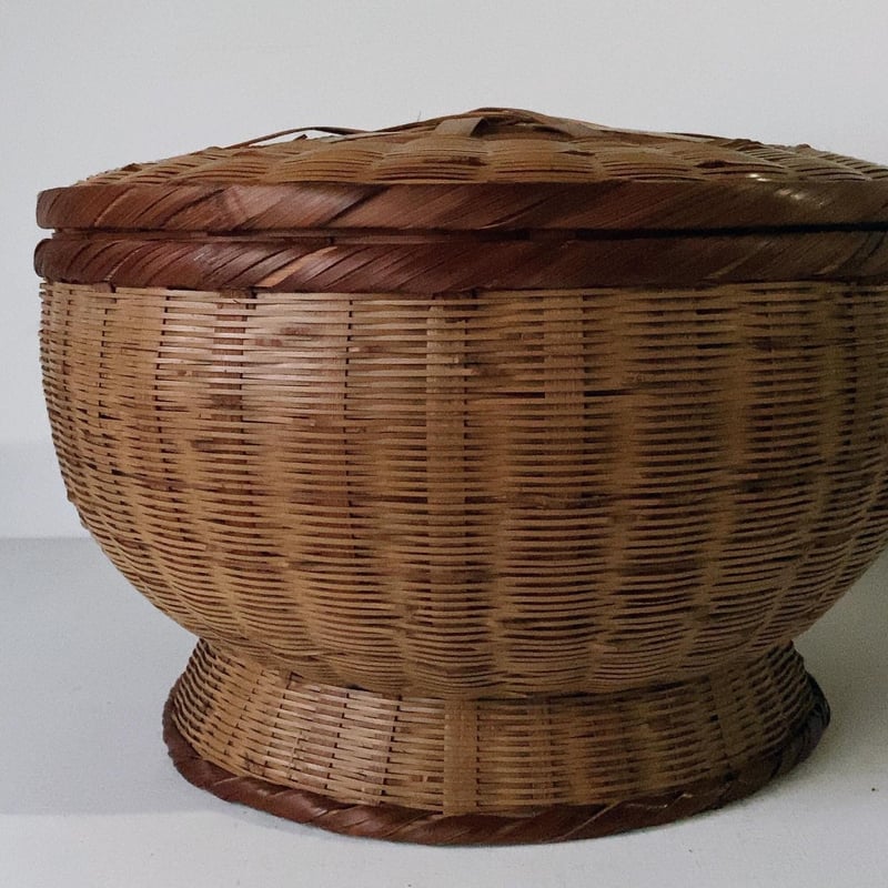 古い竹編の飯籠 めしかご 蓋付き竹籠 幅約31cm わずかな目飛びはある