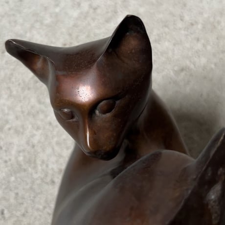 ブロンズ猫像 ヴィンテージドール 古い銅の猫 置物  しとやかな猫  スミスソニアン 金工 オールドクラフト 希少品