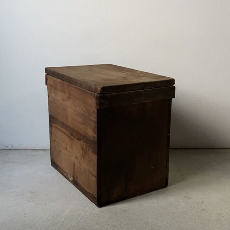 蓋付き古い木の箱 幅約42cm ラワン無垢材のゴツい蓋と杉無垢材の縦型の