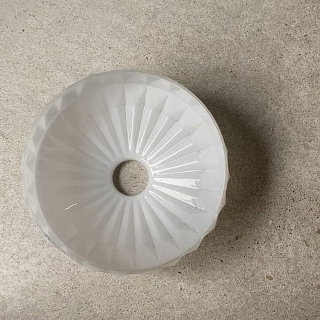 大正〜昭和期  乳白ガラス 樽紋様 プレスガラス 20cm ヴィンテージシェード 古い電笠 吊り照明  無傷完品