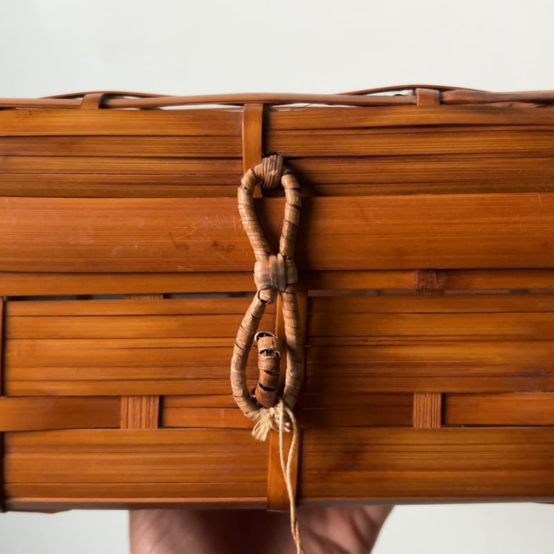 古い蓋付き竹編ボックス ひしぎ編み 蓋格子編み 楔ロック鍵付き