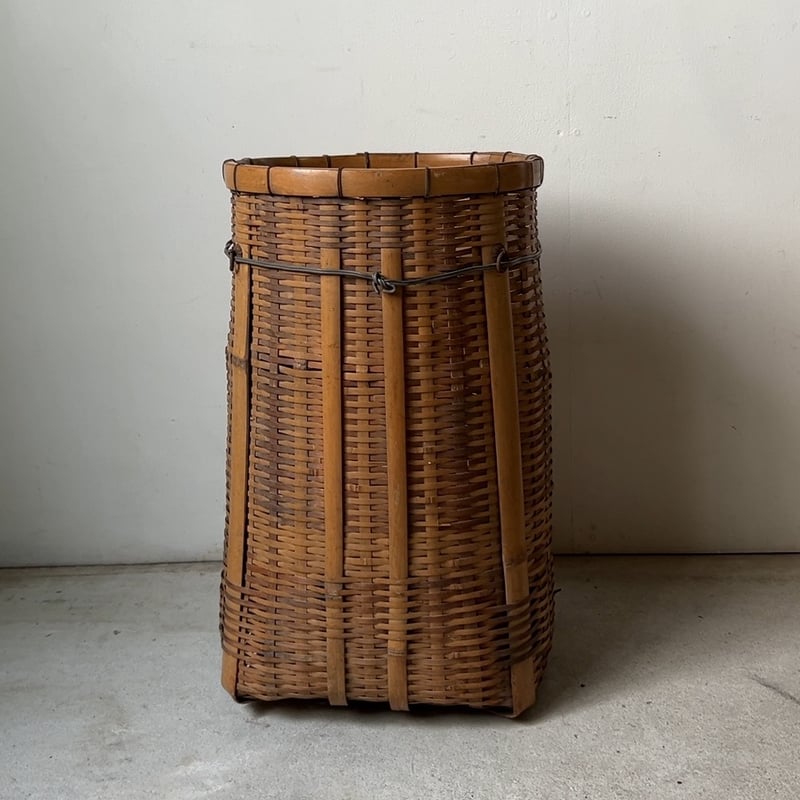 竹と木でできた 古い 掛花入れ 古道具 アンティーク 竹と木でできた 古い 掛花入れ 古道具 アンティーク