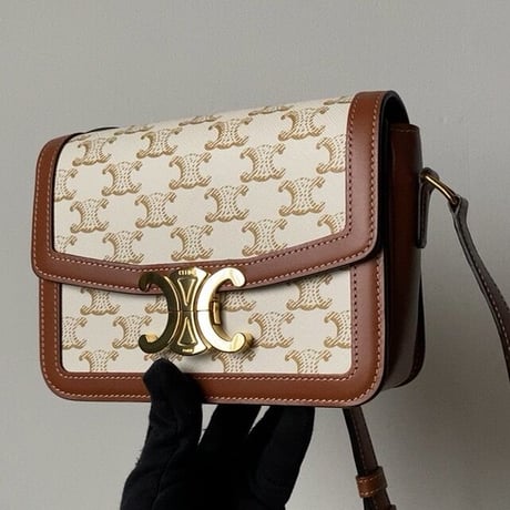 CELINE セリーヌ  ティーントリオンフ  188882BZ4.01.BC  コーティングキャンバス/カーフレザー 2022年製. 中古極美品(新品同様)