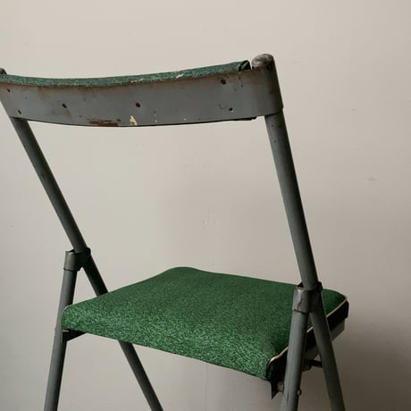 古い折り畳み椅子  1950-1960年代 ヴィンテージフォールディングチェア  マイクロカモフラージュ柄  迷彩 グリーン/グレー  良品