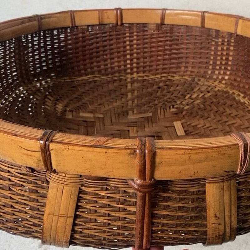 美品　竹細工　工芸品　編み籠　当時物　脚付き　蓋付き　丁寧なつくり　ヴィンテージ 美品 竹細工 工芸品 編み籠 当時物 脚付き 蓋付き 丁寧なつくり