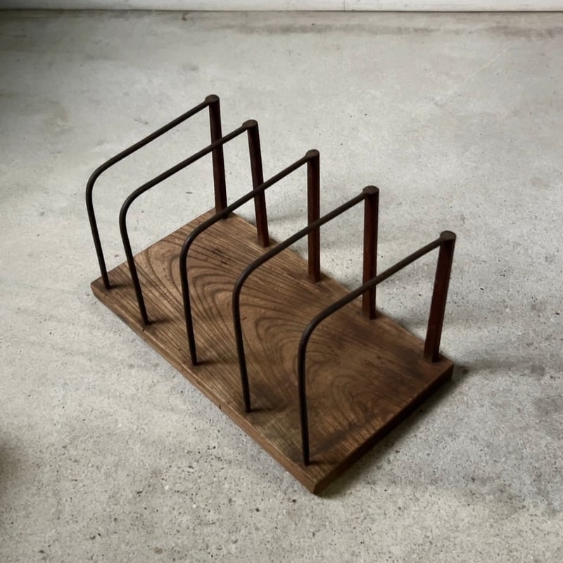 欅無垢材の古い卓上本立て 鉄仕切りと木で出来たブックスタンド 戦前