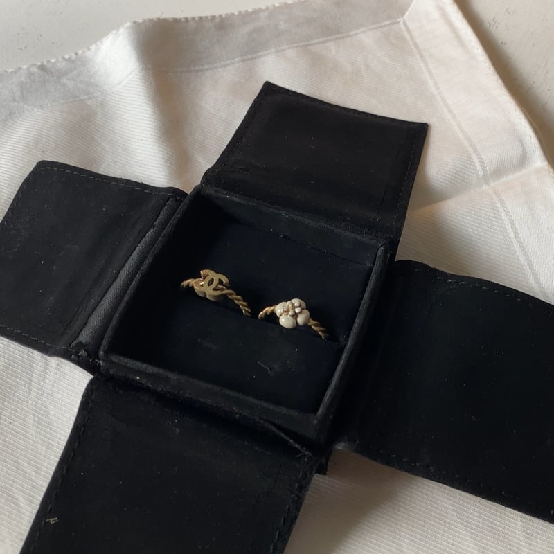CHANEL シャネル ココ&カメリア ダブルリング マットゴールド 燻 CHANEL シャネル ココ&カメリア ダブルリング マットゴールド 燻