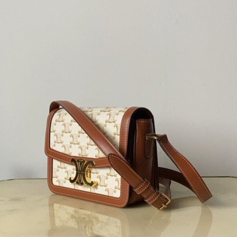 CELINE セリーヌ ティーントリオンフ 188882BZ4.01.BC CELINE セリーヌ ティーントリオンフ 188882BZ4.01.BC