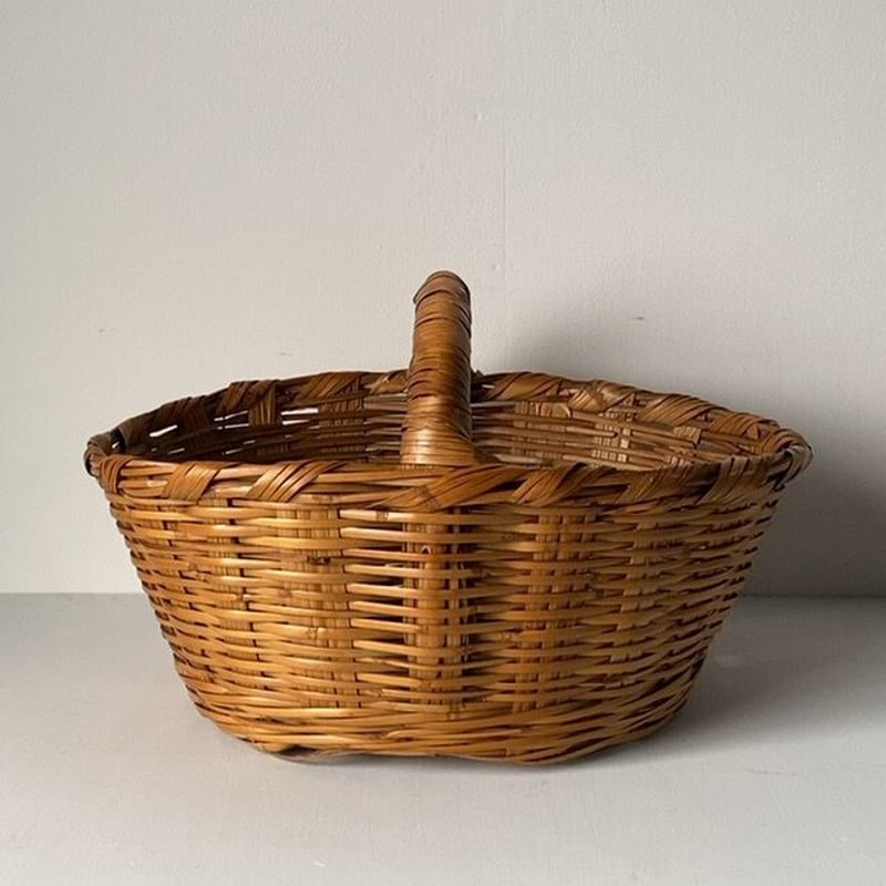 アンティーク ワンハンドルバスケット 低く太い持ち手が魅力の古い編み