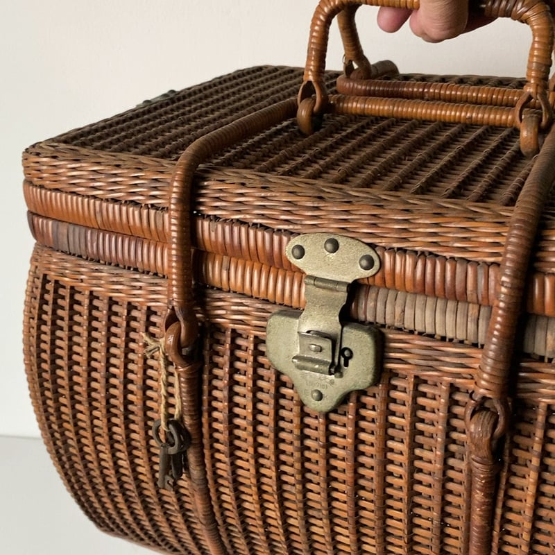 ヴィンテージ の籐あみのバスケット ヴィンテージ の籐あみのバスケット