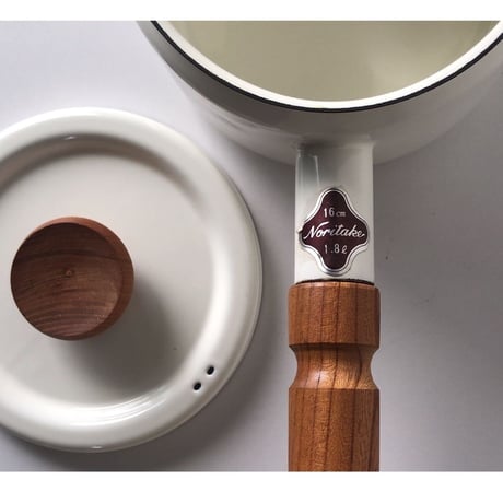 Noritake ノリタケ   ヴィンテージ 琺瑯(ホーロー) 片手鍋    木製無垢持ち手  ホワイト ほぼデッドストック 未使用品