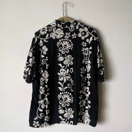SUNSURF サンサーフ  2022年製 『HAWAIIAN SKULL BORDER』ハワイアン スカル ボーダー  ブラック  レーヨン アロハシャツ 未使用品