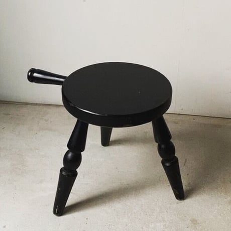 飛騨産業 キツツキ マーク  ミルクスツール  持ち手付作業椅子 小さい丸椅子 ボールレッグ ミニスツール