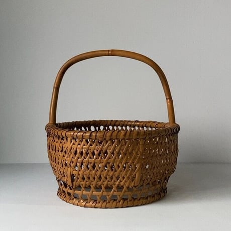 足付き茶碗籠  幅約29cm 竹編丸竹持ち手  ワンハンドルヴィンテージバスケット りんごカゴ 日本の籠 民藝 頑丈 完品