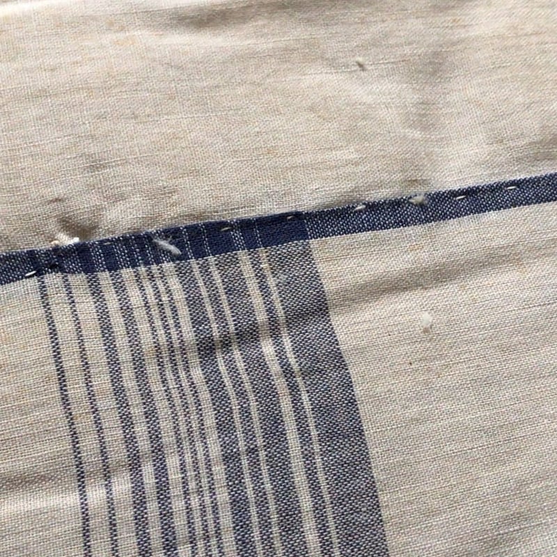 手作りの古い座布団 2枚組 昭和中期 白/青チェック. ハンドステッチ