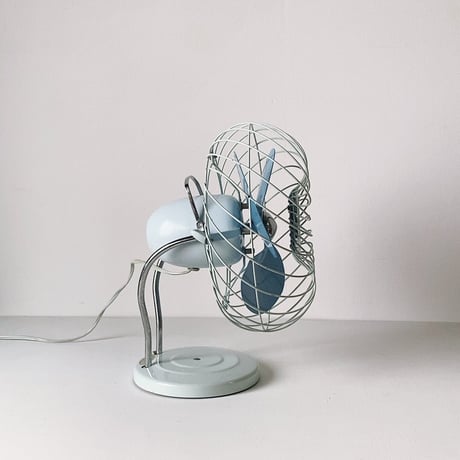SILVER DESK FAN シルバーデスクファン (SILVER MFG.CO.LTD) ヴィンテージ卓上扇風機 小型 3枚金属羽根 レトロ家電 ブルー/クリームブルーグレー 良品