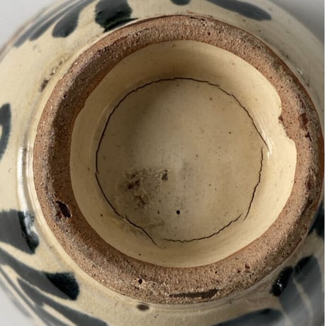 古琉球 やちむん  4.5寸マカイ 古作 登窯 唐草模様 呉須と飴釉の2色構成 昭和期 ヴィンテージ フォークアート ニュウ有