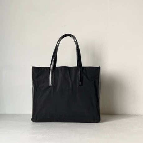 90s VINTAGE PRADA ナイロン/ガラスレザー コンビ 小さめトートバッグ 型押しエンボスロゴ 軽量トートバッグ シンプルデザイン　オールドプラダ 中古良品