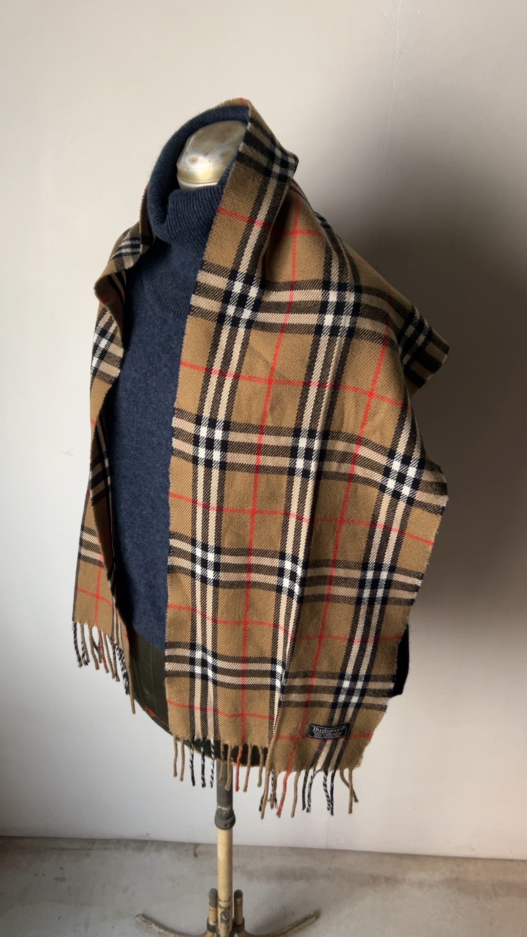 BURBERRYS バーバリーズ LAMBSWOOL 100% ラムウール マフラー BURBERRYS バーバリーズ LAMBSWOOL 100% ラムウール マフラー