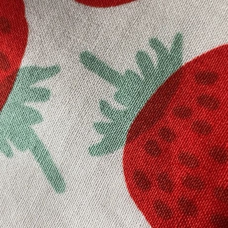 marimekko（マリメッコ）Mansikka（マンシッカ/イチゴ）柄のがま口ポーチ 小型 中古美品