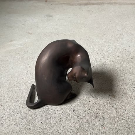 ブロンズ猫像 ヴィンテージドール 古い銅の猫 置物  しとやかな猫  スミスソニアン 金工 オールドクラフト 希少品