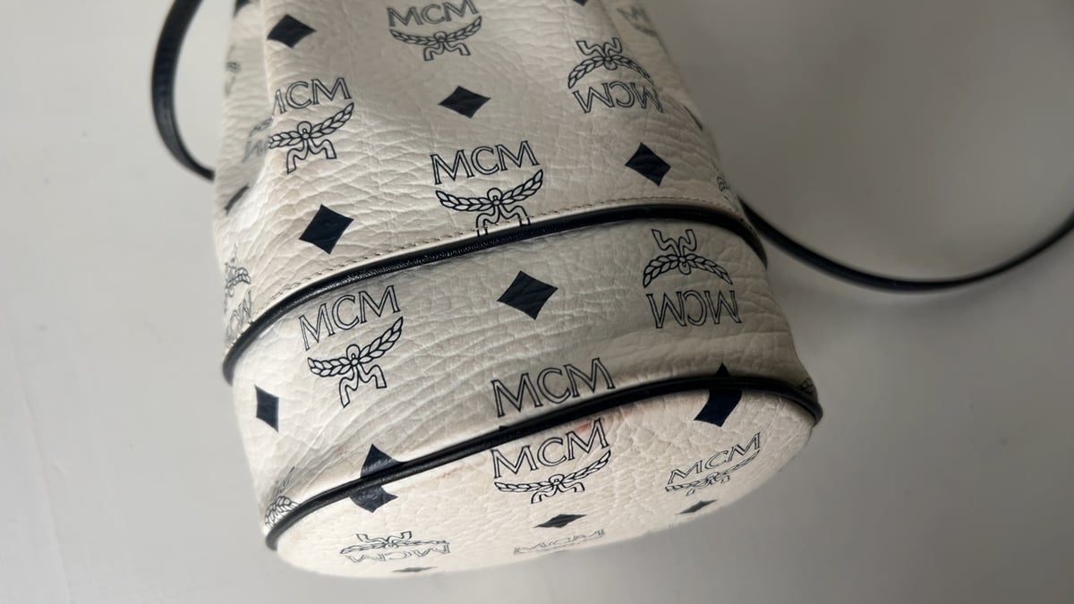 MCM 巾着バッグ　ショルダーバッグ　ホワイト　ヴィセトス柄　総柄　ヴィンテージ MCM オールドエムシーエム ヴィセトス柄 モノグラム ホワイト 総レザー