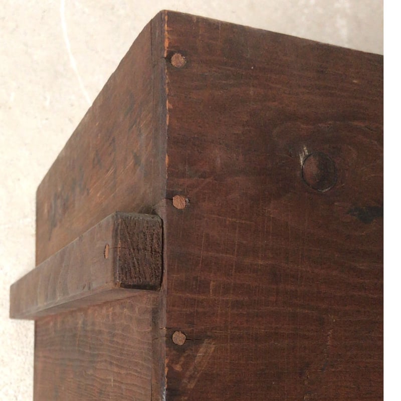 アンティーク木箱 昭和17年 戦中の木箱 蓋付き 持ち手有り 道具箱 美品