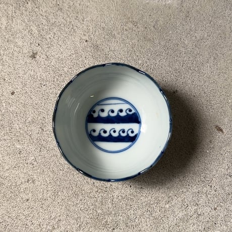 波柄の古い小鉢6客セット(1客ニュウあり)  大正 昭和初期  愛嬌抜群の波絵 染付 焼物  木箱付