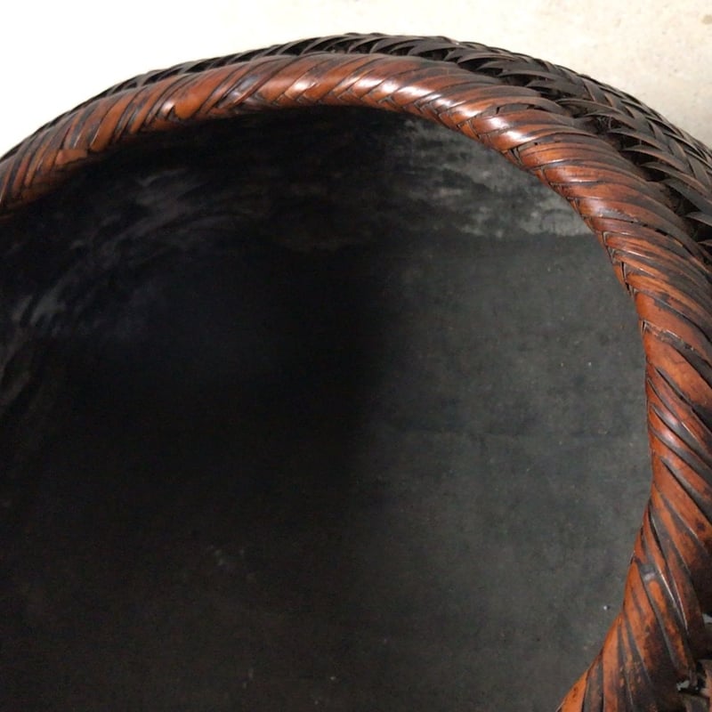 竹編みの炭斗(すみとり) 細かく密度の高い網代編み ヘリンボーン