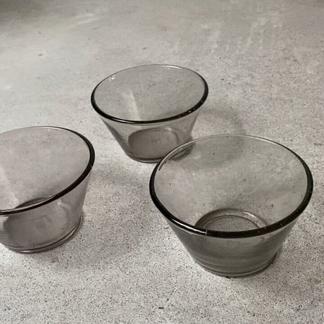 ヴィンテージ ガラス器 昭和初期 グレーベース ゆらゆら 気泡 硝子 デザート器 かき氷器 小鉢 古い器 モダンデザイン 完品  ３点セット4500円