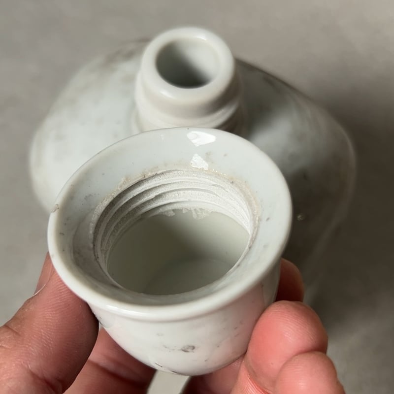 戦前 戦中 白磁の水筒 耳無し 東京レッテル 渡辺謹製 ねじ込み蓋 金属