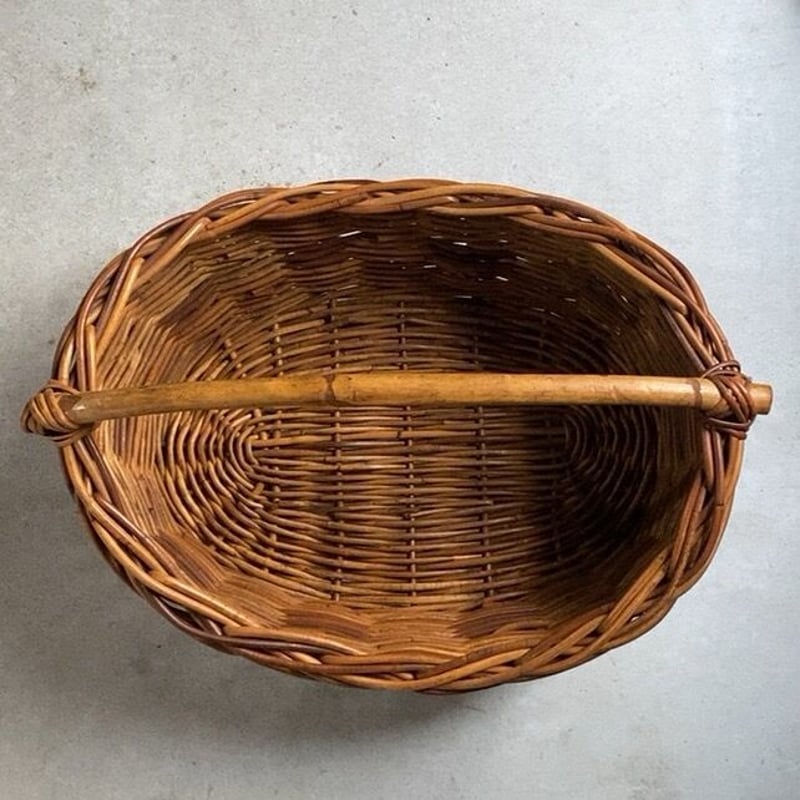 古いアラログの大籠 持ち手かご 幅約58cm ワンハンドルカゴ 飴色にヤケ