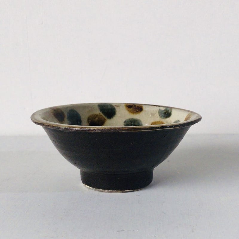 古いやちむん 5寸ワンブー (茶碗・中鉢) 内 紺茶 点打 民藝 沖縄 焼物