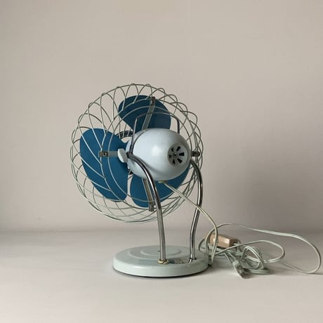 SILVER DESK FAN シルバーデスクファン (SILVER MFG.CO.LTD) ヴィンテージ卓上扇風機 小型 3枚金属羽根 レトロ家電 ブルー/クリームブルーグレー 良品