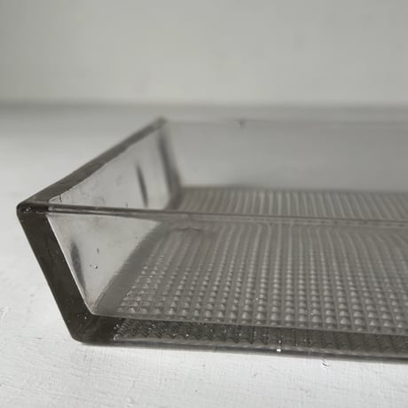 アンティーク プレスガラス スクエアトレー 幅約20cm 角皿 古硝子パッド  クリアカラー  大正期 レトロ食器 ヴィンテージ食器 気泡ガラス フルーツ皿 デザート皿 美品範疇