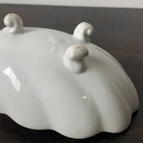 古い葉形白磁器 三足  大正 昭和 古作  若干の小傷程度の完品範疇