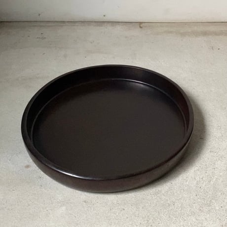古い木製くり抜き盆 黒々とし鈍い艶感 木製トレー 34.5cm お盆 木工品 肉厚 素地 工芸品 民藝 ヴィンテージトレー 完品