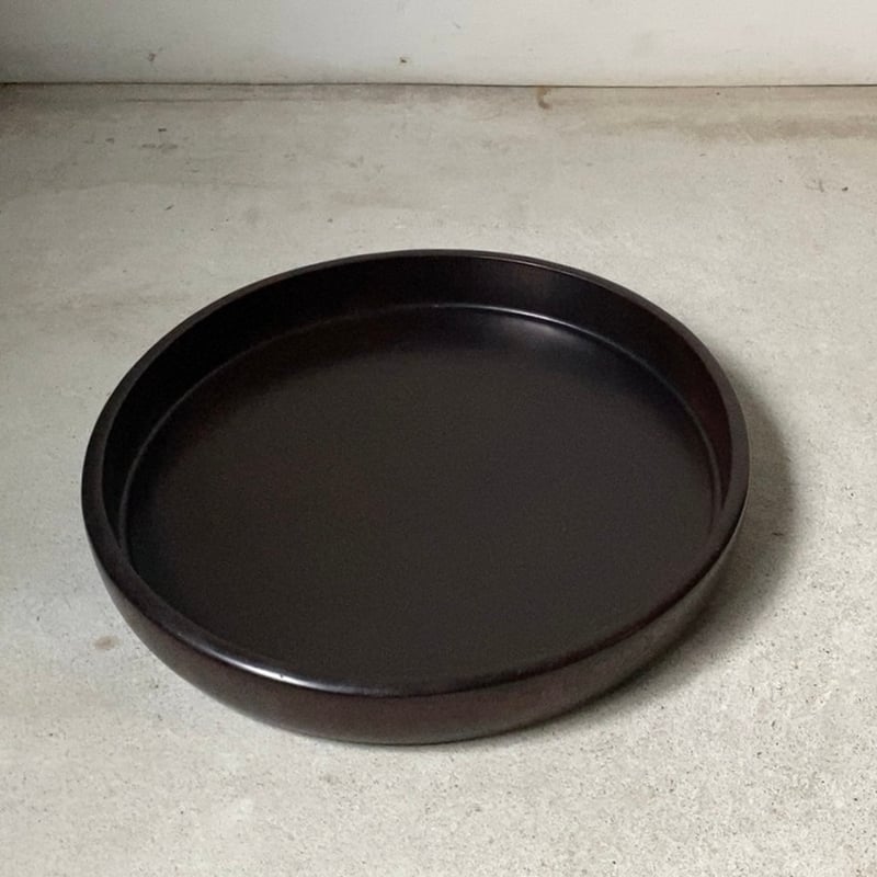 古い木製くり抜き盆 黒々とし鈍い艶感 木製トレー 34.5cm お盆 木工品