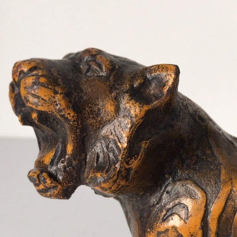 希少 虎 置物 鉄製 全長23cm 高さ10cm 彫刻 美術 Tiger 希少 虎 置物 鉄製 全長23cm 高さ10cm 彫刻 美術 Rare Tiger